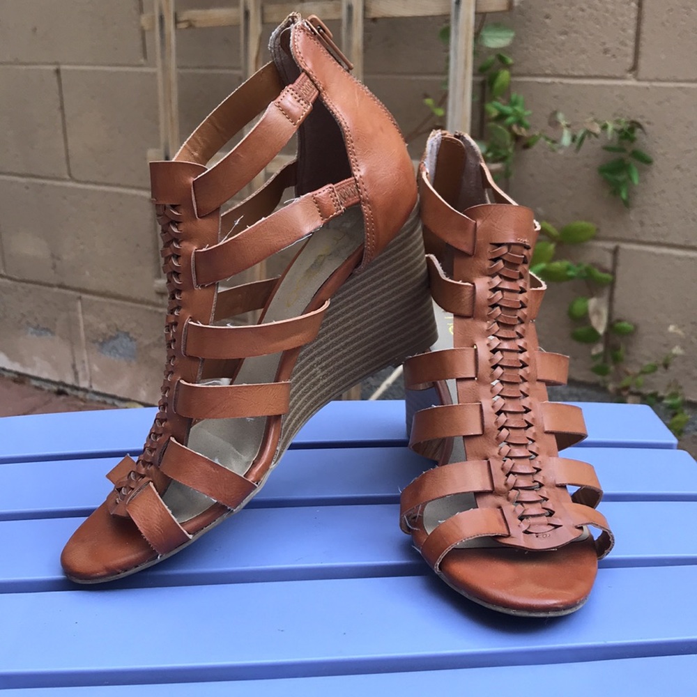 Me Too Gladiator Wedge Sandals; 6